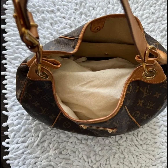 AUTHENTIC - Picture 3 of 6